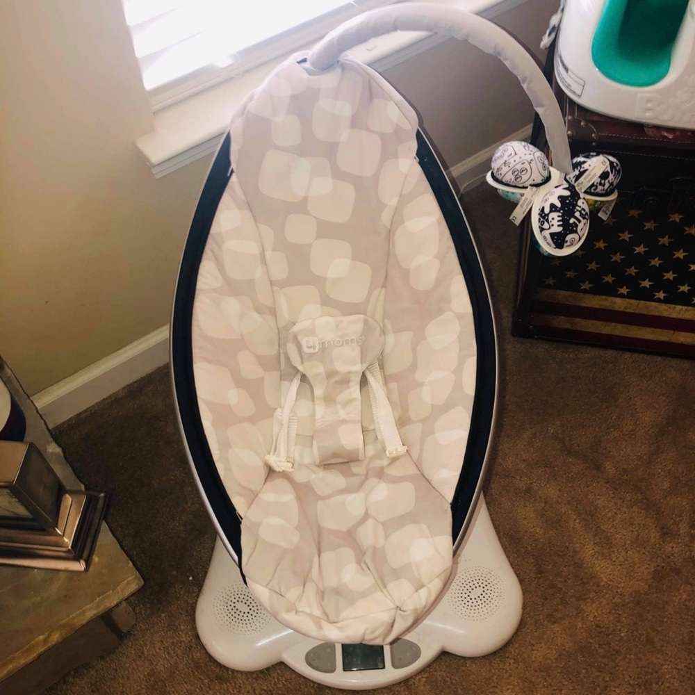 SOLD - MamaRoo. Smoke and pet free home.
